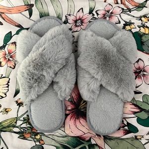 Zizor Grey Slippers Size 8-9